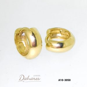 A10-3050 Argollas tipo huggies en oro amarillo de 10 kilates. Diámetro 1.1 cm