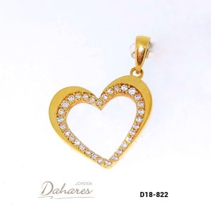 D18-822 Dije de corazón en oro amarillo de 18 kilates con circones. Ancho 1.8 cm, alto 2.5 cm