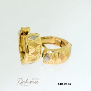 A10-2584 Argollas tres oro 10 kilates. Diámetro 1.3 cm