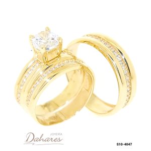 S10-4047 Trío de matrimonio en oro amarillo de 10 kilates con circones. Talla H10.5 M7