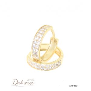 A10-3321 Aretes huggies en en oro amarillo de 10 kilates con circones. Diametro 1.3cm