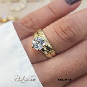 S10-4143 Dúo de matrimonio para dama en oro amarillo de 10 kilates con circones. Talla 7
