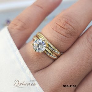 S10-4152 Dúo de matrimonio para dama en oro amarillo de 10 kilates con circones. Talla 6.5