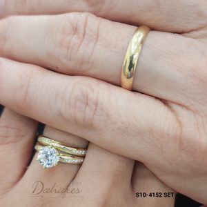 S10-4152 SET Trío de matrimonio en oro amarillo de 10 kilates con circones, banda caballero 4mm de ancho. Talla H10 M6.5