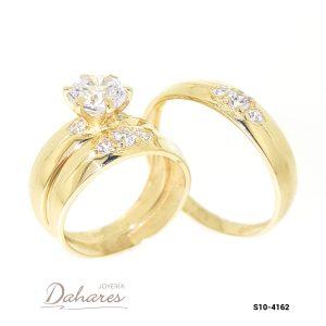S10-4162 Trio de matrimonio en oro amarillo de 10 kilates con circones. Talla H10 M5.5