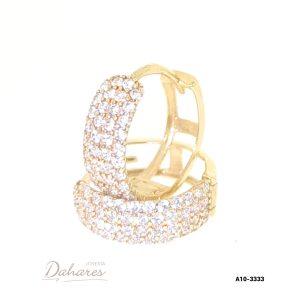 A10-3333 Aretes tipo huggies en oro amarillo de 10 kilates con circones.  Diametro 1.4 cm