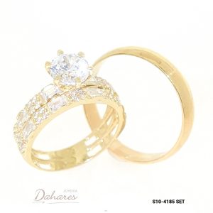 S10-4185 SET Trío de matrimonio en oro amarillo de 10 kilates con circones, banda caballero 4 mm de ancho. Talla H10 M6