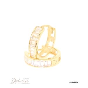 A10-3334  Huggies en oro amarillo de 10 kilates con circones. Diámetro 1.2 cm