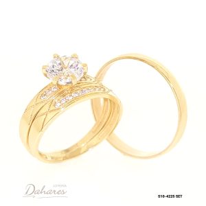 S10-4225 SET Trío de matrimonio en oro amarillo de 10 kilates con circones, banda caballero 4 mm de ancho. Talla H10 M7