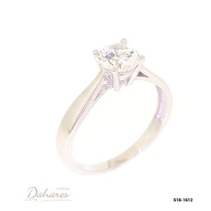 S18-1612 Anillo Solitario en oro blanco de 18 kilates con circones. Talla 7