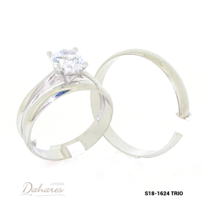 S18-1624 TRIO Trío de matrimonio en oro blanco de 18 kilates con circones, banda dama 3 mm y caballlero 4 mm de ancho. Talla H10 M7