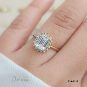 S10-4318 Anillo Solitario en oro amarillo de 10 kilates con circones. Talla 8