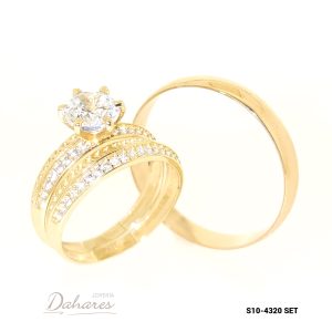 S10-4320 SET Trío de matrimonio en oro amarillo de 10 kilates con circones, banda caballero 4mm ancho. Talla H10 M6.5
