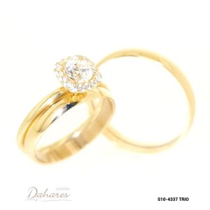 S10-4337 TRIO Trío de matrimonio en oro amarillo de 10 kilates con circones, banda caballero 4mm ancho, dama 3mm. Talla H10 M7